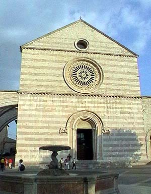 Assisi: Basilika der hl. Klara - Frontansicht