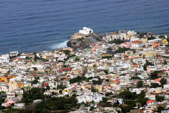 Ischia: Wanderung Kastanienwlder, Steinhhlen und Schneegruben