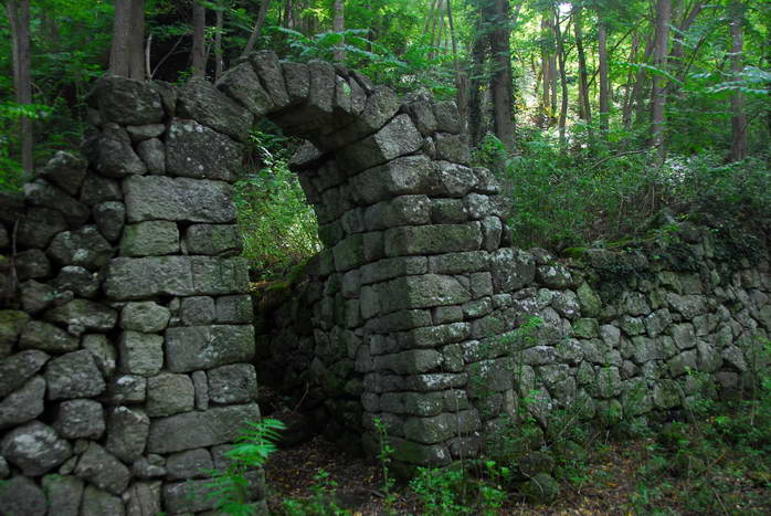 Ischia: Wanderung Kastanienwlder, Steinhhlen und Schneegruben