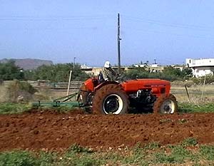 Traktor mit Pflug