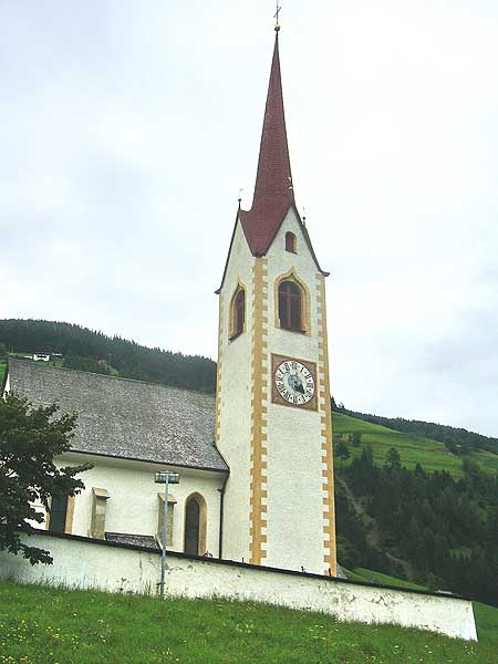 Winnebach: Pfarrkirche Aussenansicht